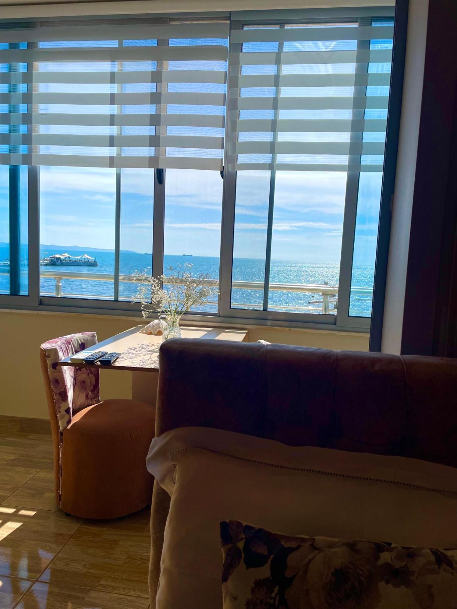 Cozy Beachfront Room Durrës Exterior foto