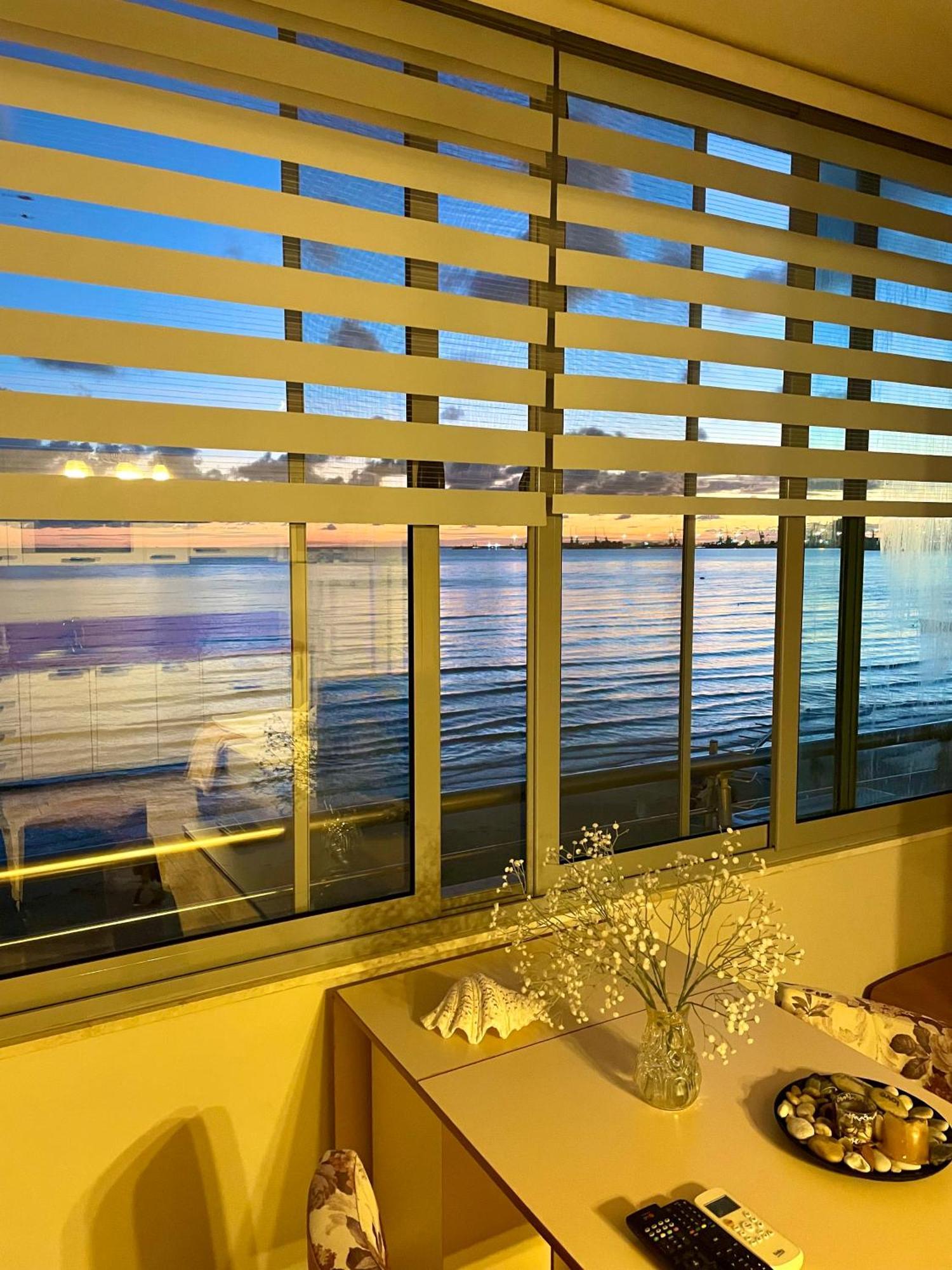 Cozy Beachfront Room Durrës Exterior foto